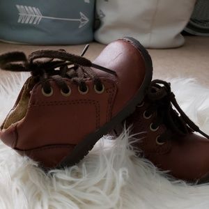 Stride Rite Soft Motion Sneakers